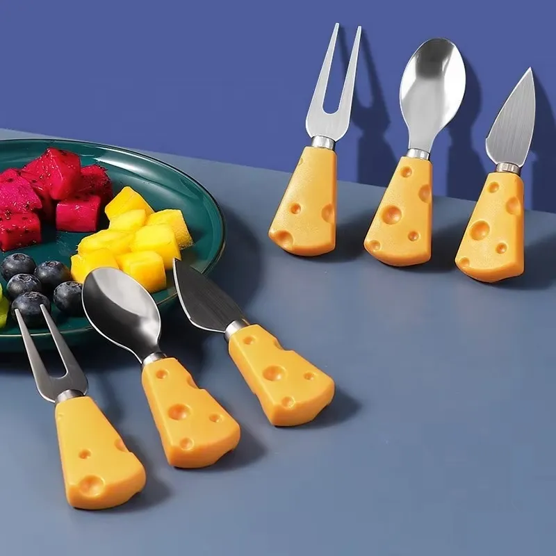 Cutlery Set With Coloured Handles-2