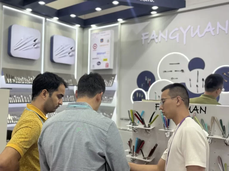 FANGYUAN’s Flatware Booth Thrives with Global Buyers at Canton Fair-15