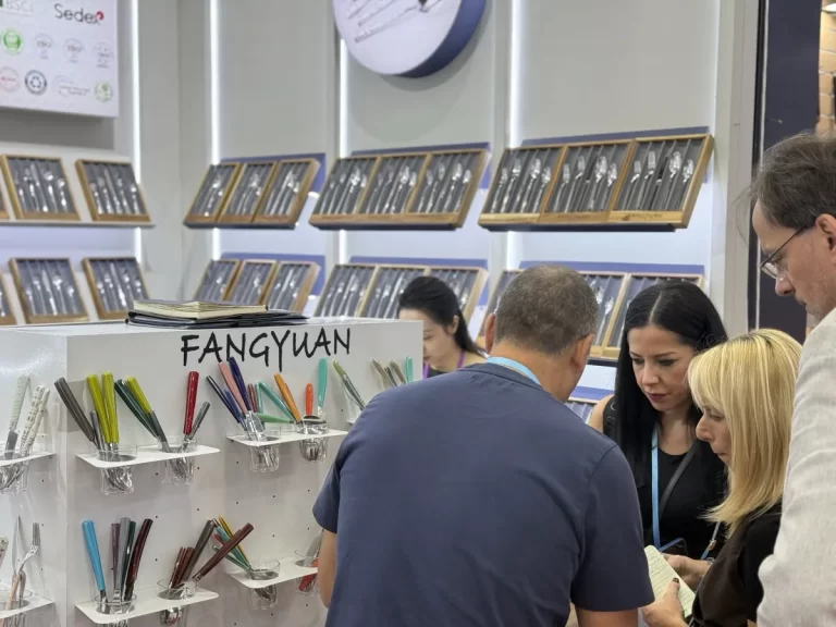 FANGYUAN’s Flatware Booth Thrives with Global Buyers at Canton Fair-9