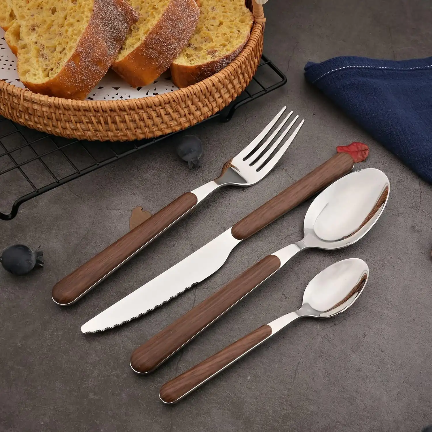 How to Source Luxury Wood-Grain Flatware in Bulk at Low Cost-4